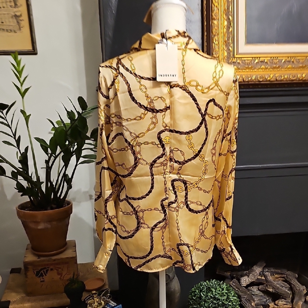 Gold Chain Print Button-Up Shirt - Picture 4 of 6